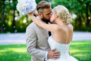 photographe de mariage professionnel au chateau taillerez lafon à ste-dorothé cérémonie extérieure