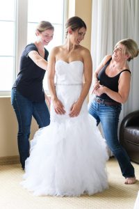 préparation de la mariée pour un mariage à l'impérialisme de St-eustache par un photographe de mariage