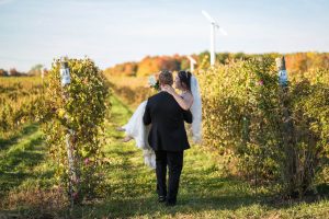 photographe de mariage professionnel rustique à st-eustache dans un vignoble chalet des érables